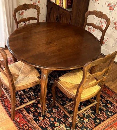 Round Dining Table with (2) Leaves and (4) Ladder Back Chairs with Rush Seats (1 of 7)
