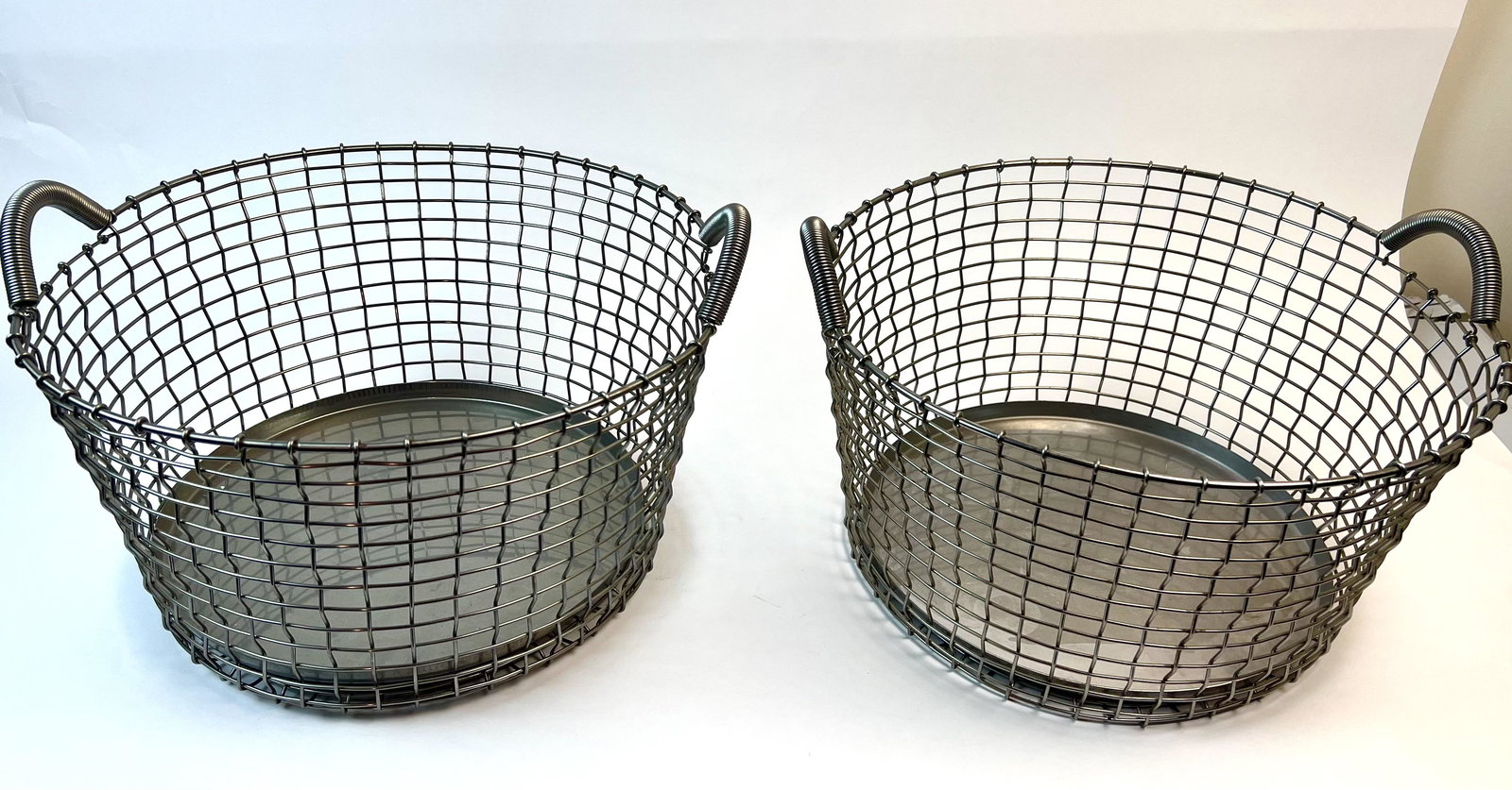Set of Two Korbo Handmade Wire Baskets (1 of 6)