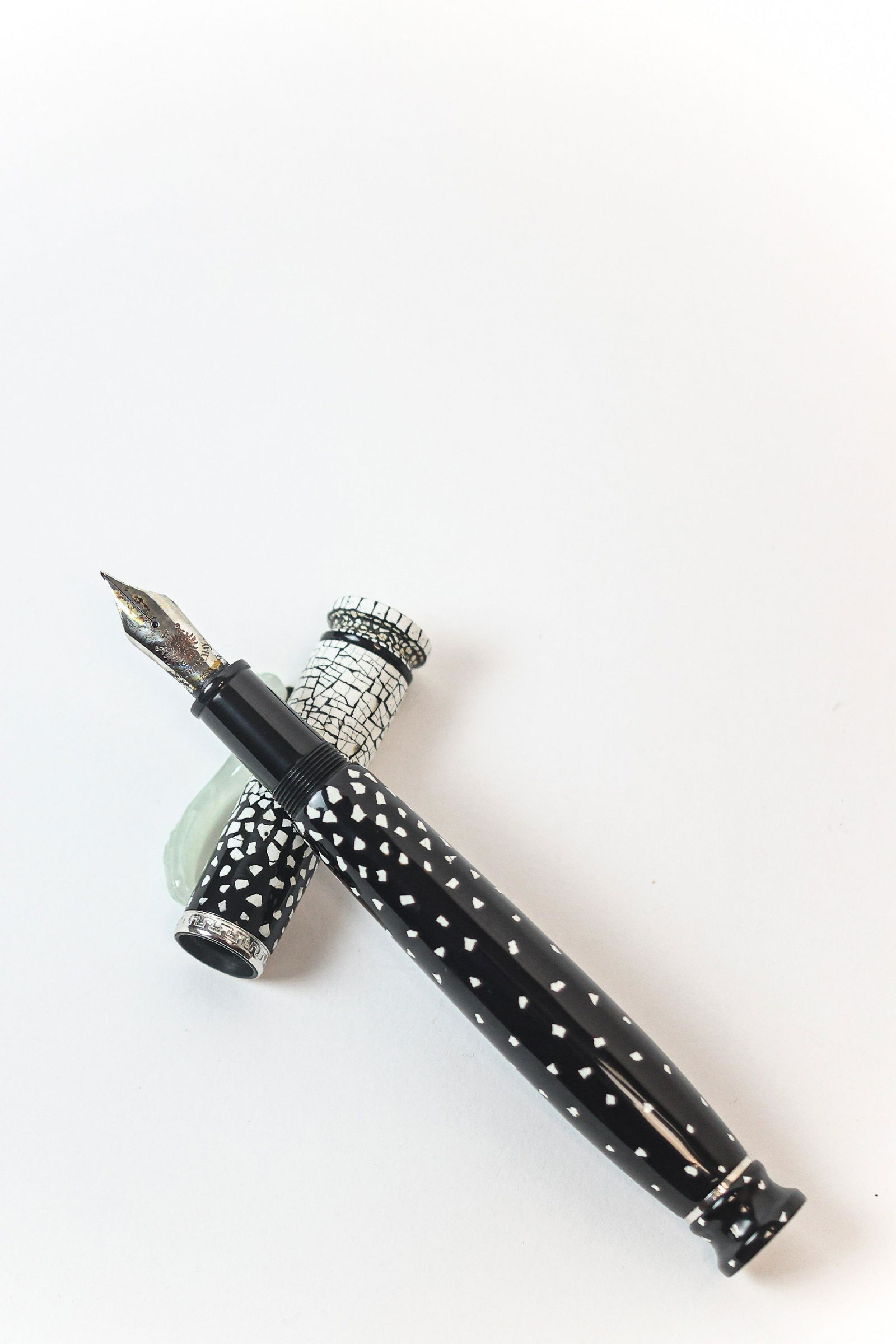 Lominchay Limited Edition Snow Fountain Pen (1 of 11)