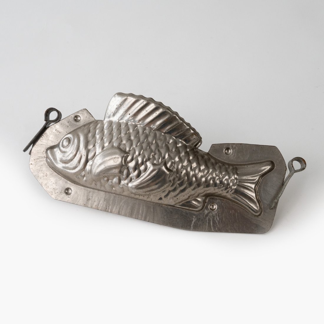 Vintage Anton Reiche Antique Fish Chocolate Mold (1 of 6)