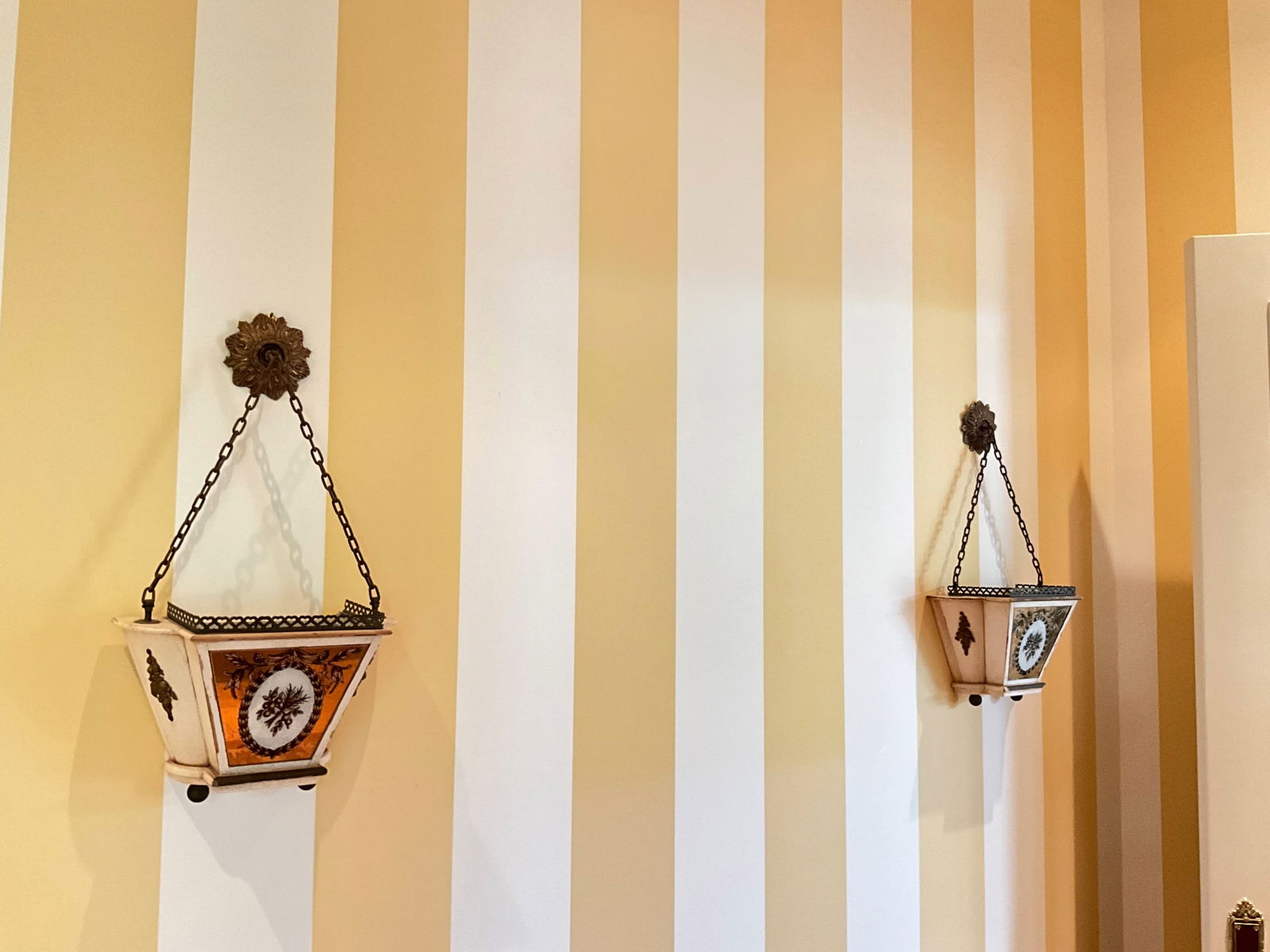 Pair of Vintage Mirrored Florentine Wall Plant Holders (1 of 9)