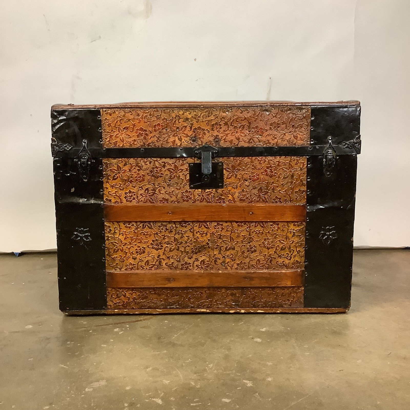 Antique F.J. Palica's "Common Sense" Trunk (1 of 12)