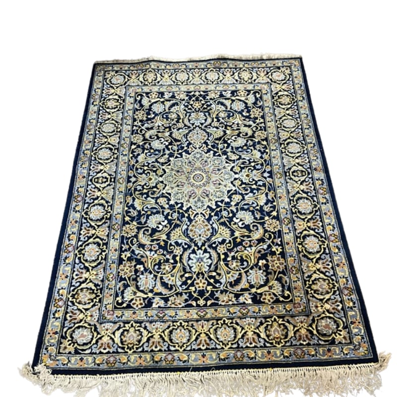 Persian Kashan Carpet: Measures: 7' x 5'