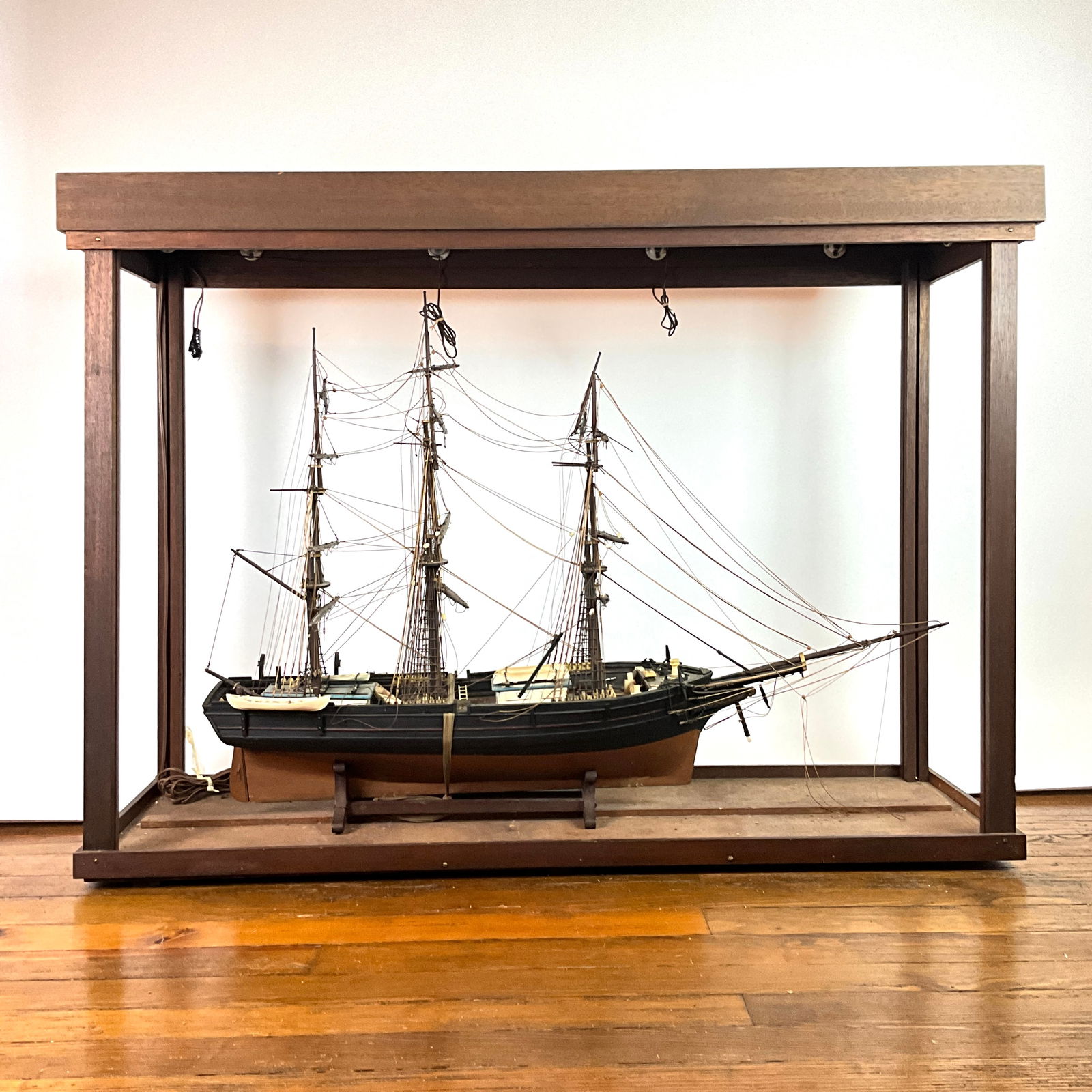 Antique/Vintage Ship Model Mary T. Gardiner SAG Harbor L.I.: Intricate details of the deck, quarter deck, ships wheel, main deck made of bone. Damage throughout the model because of age. has a bag of oars and a dingy. Comes with wood case which is damaged, poor