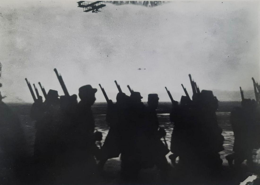 Jacques-Henri Lartigue, Untitled, 1914: Photographer: Jacques-Henri Lartigue , born onJune 13, 1894in Courbevoie and died onSeptember 12, 1986in Nice , is a French painter , writer and photographer .In 1963, Jacques Henri Lartigue exhibited