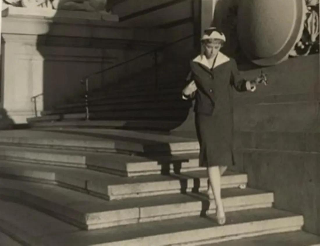 Cindy sherman #20, 1976,: Photographer: CINDY SHERMAN Subject: CINDY SHERMAN #20 Date Of Negative: 1976 Type Of Print: Authentic Sheet Fed Photogravure/Heliogravure Date Of Print: 1989 Paper: Medium weight, matte finish Print