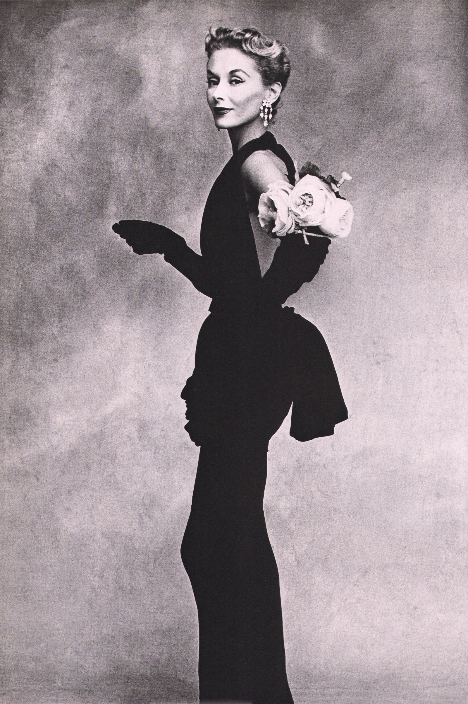 Irving Penn, Woman with Roses (Lisa Fonssegrives-Penn). Paris, 1950-: Photographer: Irving Penn, (born June 16, 1917, Plainfield, N.J., U.S. died Oct. 7, 2009, New York, N.Y.), American photographer noted for his sophisticated fashion images and incisive portraits. Titl