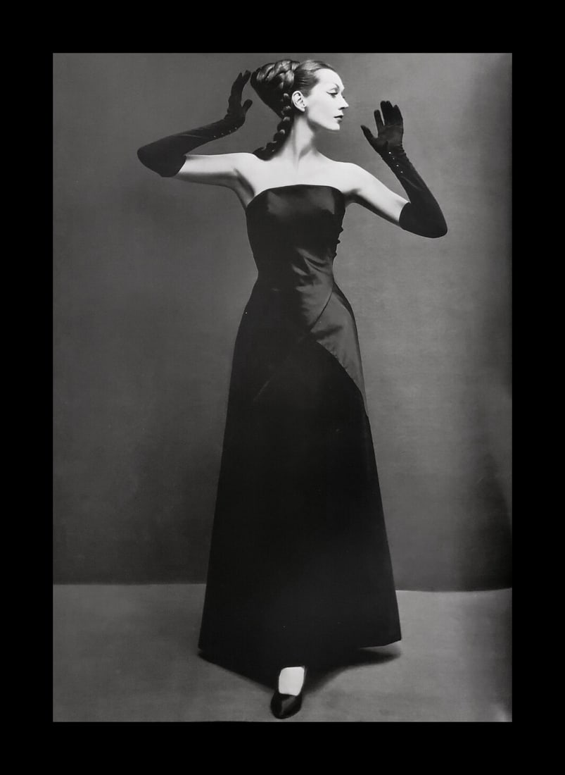 Richard Avedon, Dovima, Evening dress by Givenchy, Paris stufio, 1955: Photographer: Richard Avedon (American, 1923 - 2004) - internationally renowned portrait and fashion photographer, one of the most important and influential photographers during the last half of the t