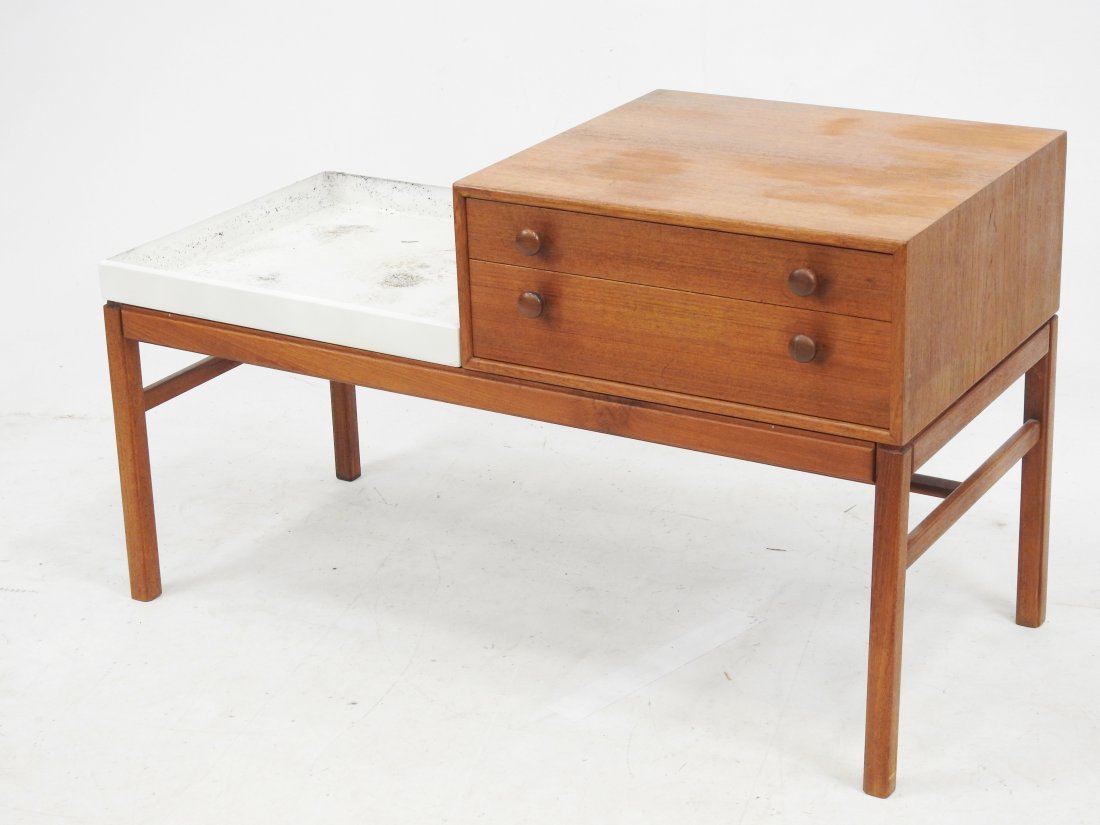 Sven ENGSTRÃ–M (XXe) et Gunnar MYRSTRAND (XXe) pour TingstrÃ¶ms : Meuble JardiniÃ¨re en bois: Sven ENGSTRÃ–M (XXe) et Gunnar MYRSTRAND (XXe) pour TingstrÃ¶ms : Meuble JardiniÃ¨re en bois exotique ouvrant Ã deux tiroirs et prÃ©sentant un rÃ©ceptacle en mÃ©tal blanc pour recevoir