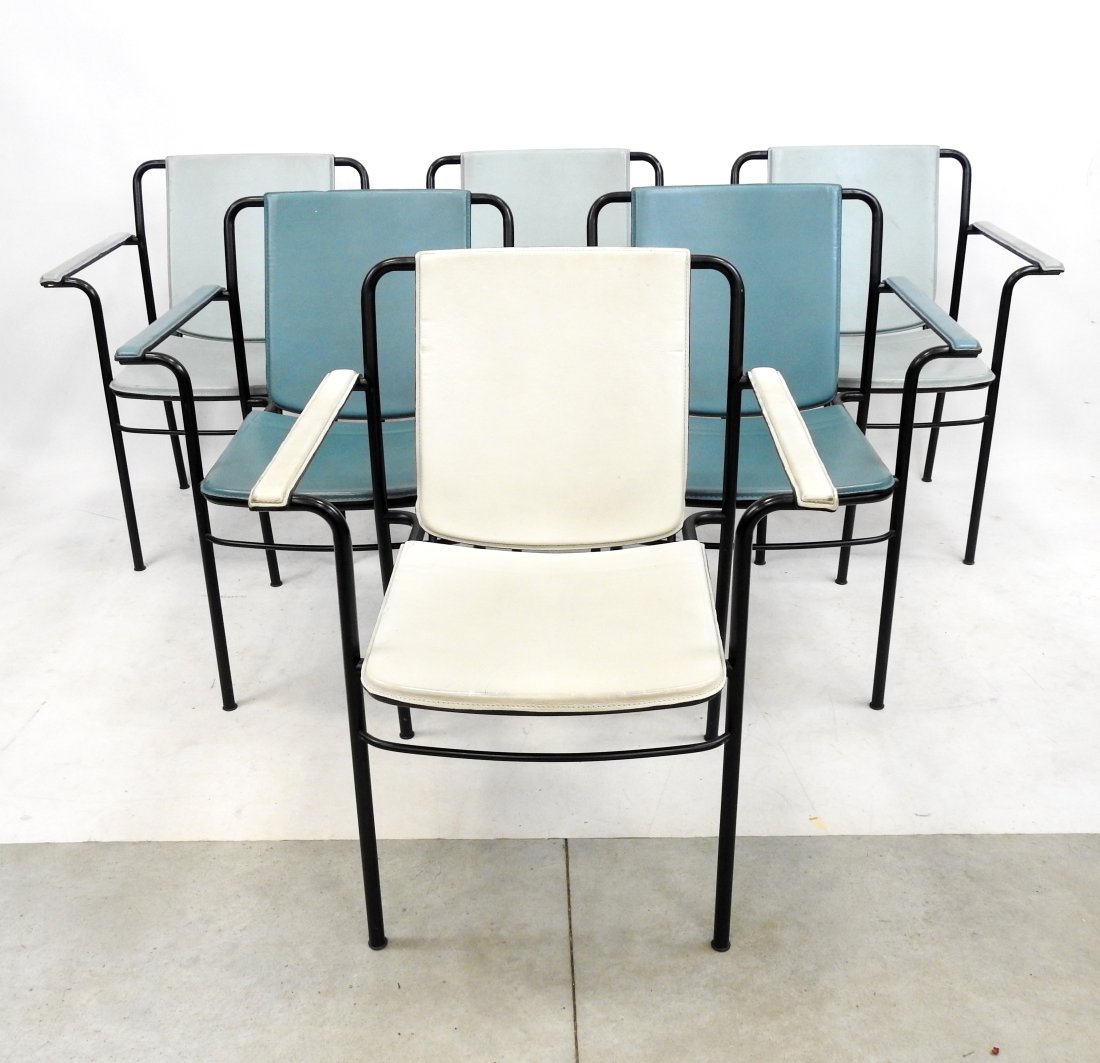 Dans le goÃ»t de Mario MARENCO pour POLTRONA FRAU Ã©diteur : Suite de six fauteuils "Movie" Ã : Dans le goÃ»t de Mario MARENCO pour POLTRONA FRAU Ã©diteur : Suite de six fauteuils "Movie" Ã structure tubulaire en mÃ©tal laquÃ© noir et cuir (3 teintes). 79 x 53 x 64 cm. Usures et dÃ©