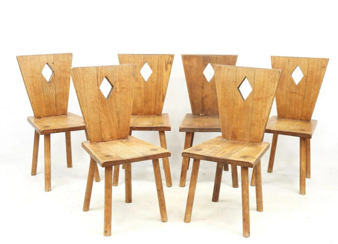 CHAISES: SIX CHAISES brutalistes en bois, le dossier ajourÃ© d'un losange. AnnÃ©es 1950-1960. 88 x 48 x 43 cm environ (usures).
