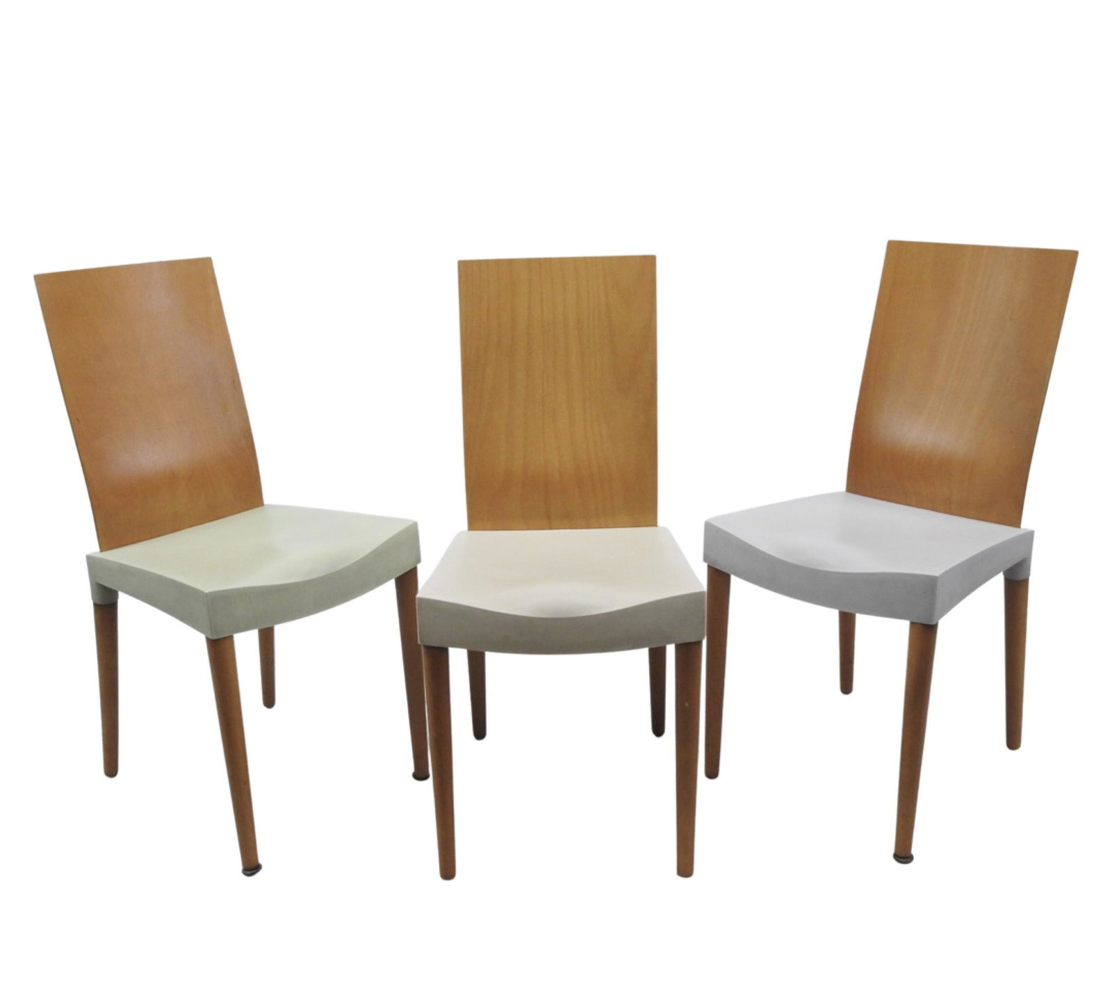 STARCK: Philippe STARCK (nÃ© en 1949) : Trois chaises modÃ¨le Miss Trip en hÃªtre massif, assise en polypropylÃ¨ne. Edition Kartell, circa 1996. Estampille de l'Ã©diteur. H: 85 cm - L: 40 cm - P: 41
