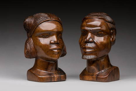 MADAGASCAR.: MADAGASCAR.Bois exotique sculpte et tres patine.Paire de bustes representant un couple, la qualite et lâ€™originalite des coiffures indiquent une appartenance Ã la noblesse malgache.Haut : 18