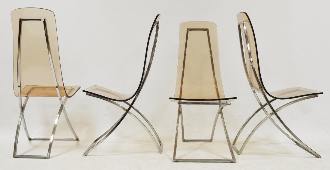 EDMOND VERNASSA: Edmond VERNASSA (1926-2010)Suite de quatre chaises modele "CH4" a structure en acier chrome, de section carree, enserrant un dossier formant assise en plexiglas legerement fume. Dessin de 1973. H.: 94