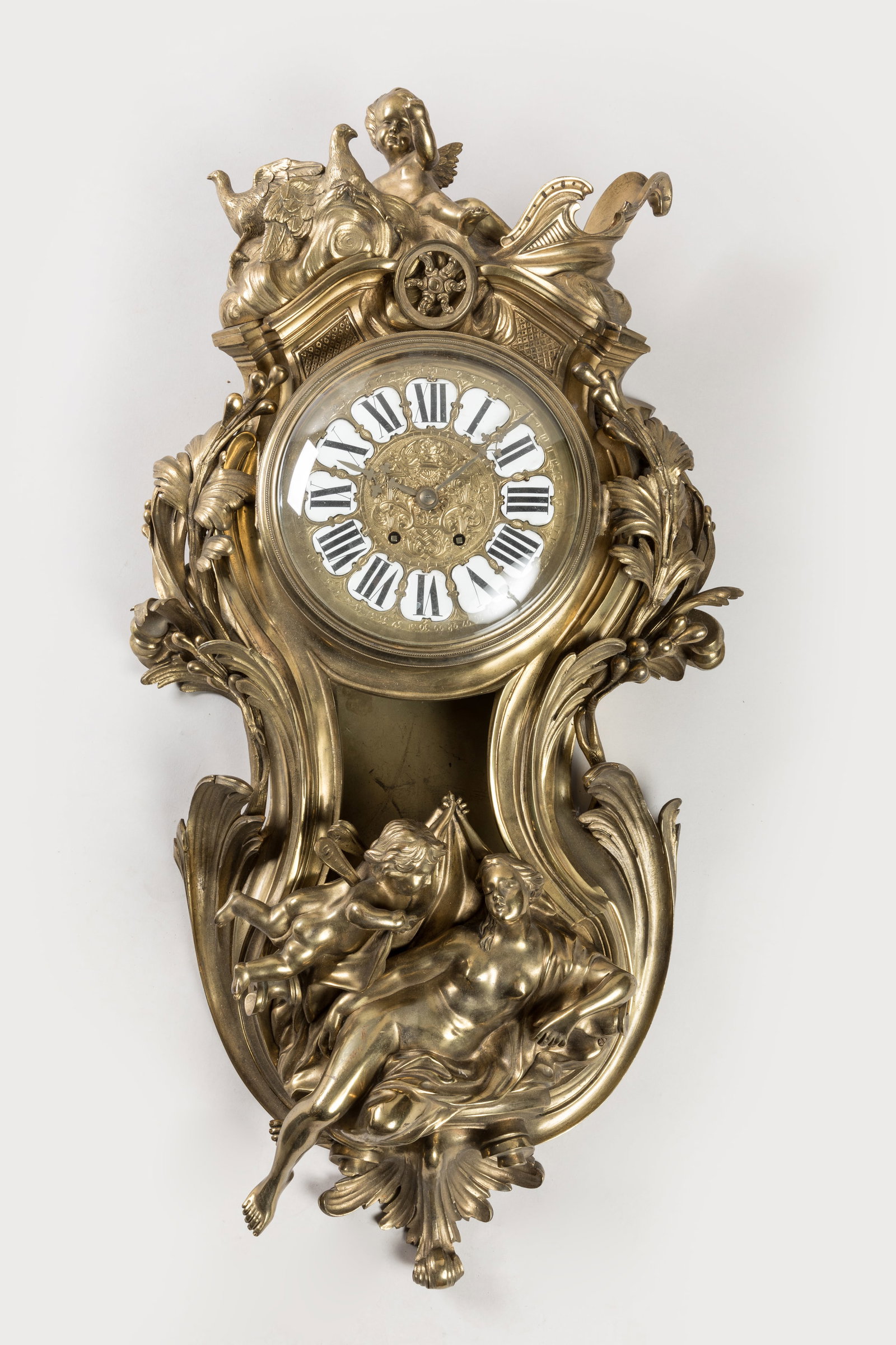 IMPORTANT CARTEL D'APPLIQUE en bronze cisele et dore a decor d'un angelot couvrant une nymphe, a (1 of 4)