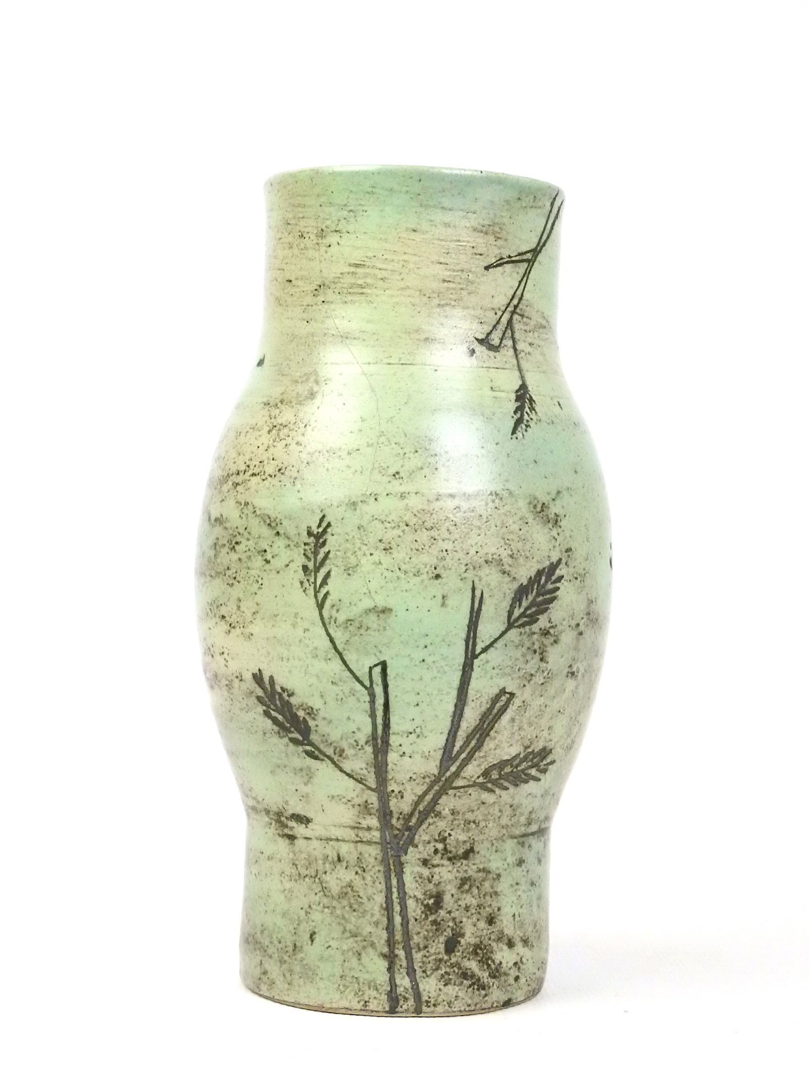 Jacques BLIN (1920-1995) : Vase en ceramique a decor d arbustes. Signe au revers. H: 20 cm. Un fele.: Jacques BLIN (1920-1995) : Vase en ceramique a decor d arbustes. Signe au revers. H: 20 cm. Un fele.