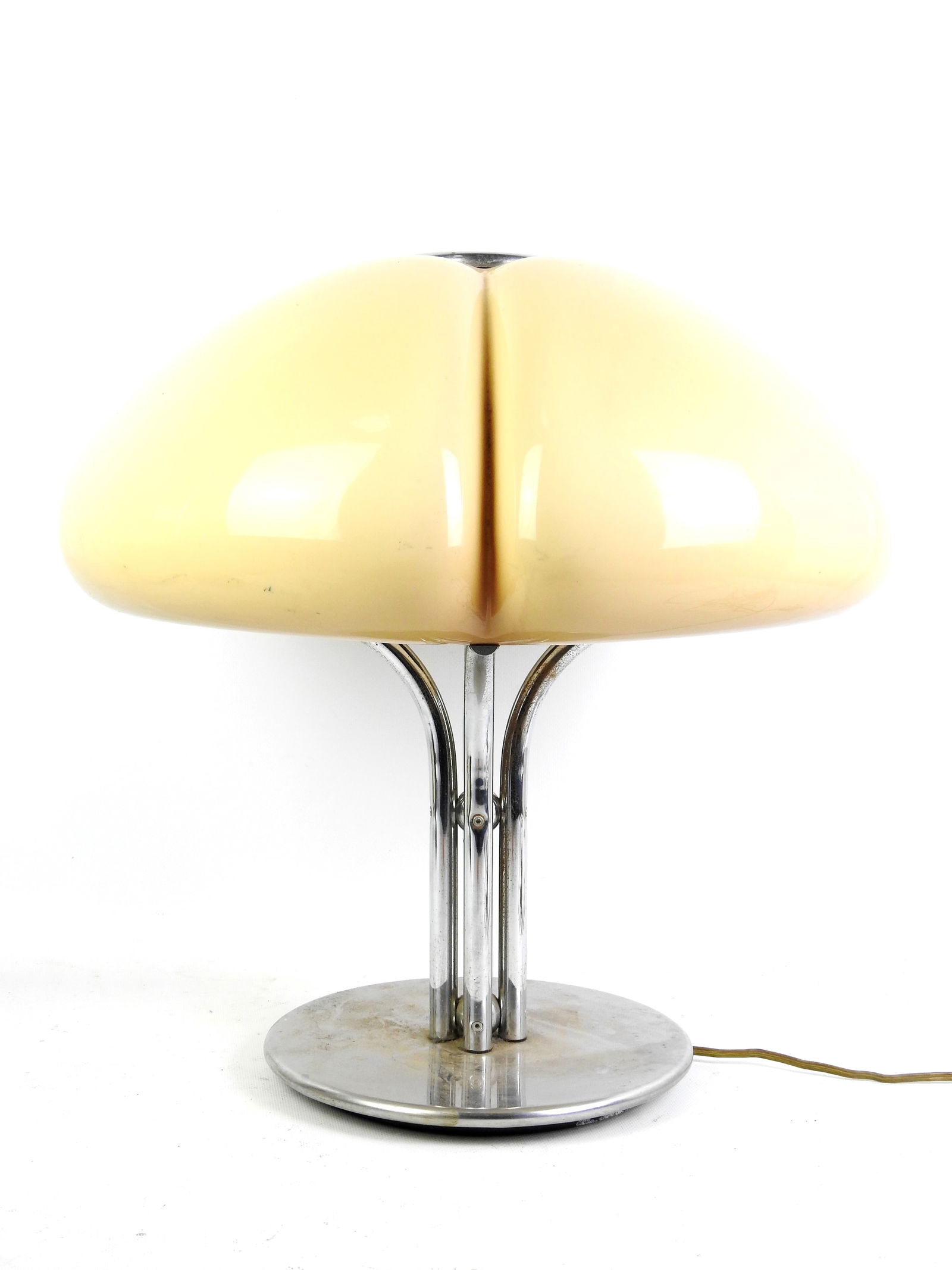 Gae AULENTI (1927-2012) et Harvey Guzzini: Â« Quadrifoglio Â» le modele conÃ§u vers [1970]. Lampe: Luigi MASSONI (1930-2013) - Guzzini Ã©diteur Â« Quadrifoglio Â» le modÃ¨le conÃ§u vers [1970].Lampe de salon, la base et le fÃ»t Ã 4 branches en mÃ©tal chromÃ©. L'abat-jour quadrilo