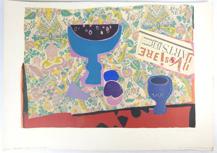 Roger BEZOMBES (1913-1994) : Nature morte aux coupes. Lithographie. Epreuve en couleurs signée en: Roger BEZOMBES (1913-1994) : Nature morte aux coupes. Lithographie. Epreuve en couleurs signée en marge en bas à droite. Presses Mourlot, 1968, Paris. 51 x 70 cm. Usures et taches.