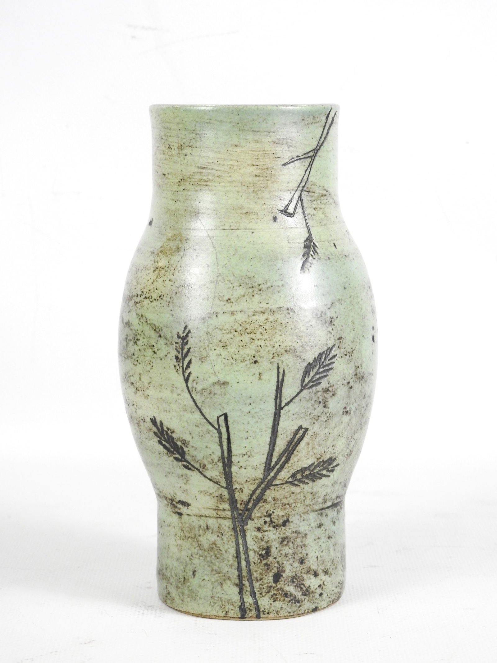 Jacques BLIN (1920-1995) : Vase en ceramique a decor incise d'un arbre sur fond vert. H: 19,5 cm.: Jacques BLIN (1920-1995) : Vase en ceramique a decor incise d'un arbre sur fond vert. H: 19,5 cm. Fele.