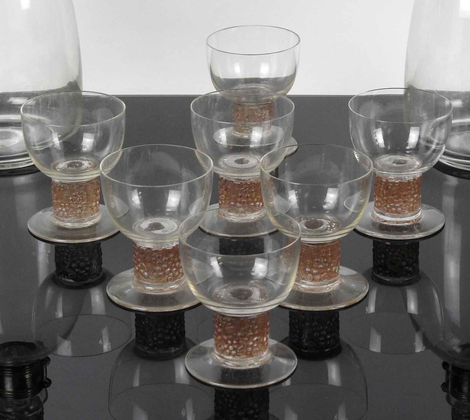 Rene LALIQUE  (1860-1945) :  Sept verres a madere modele "Ricquewihr" en verre blanc souffle-moule (1 of 7)