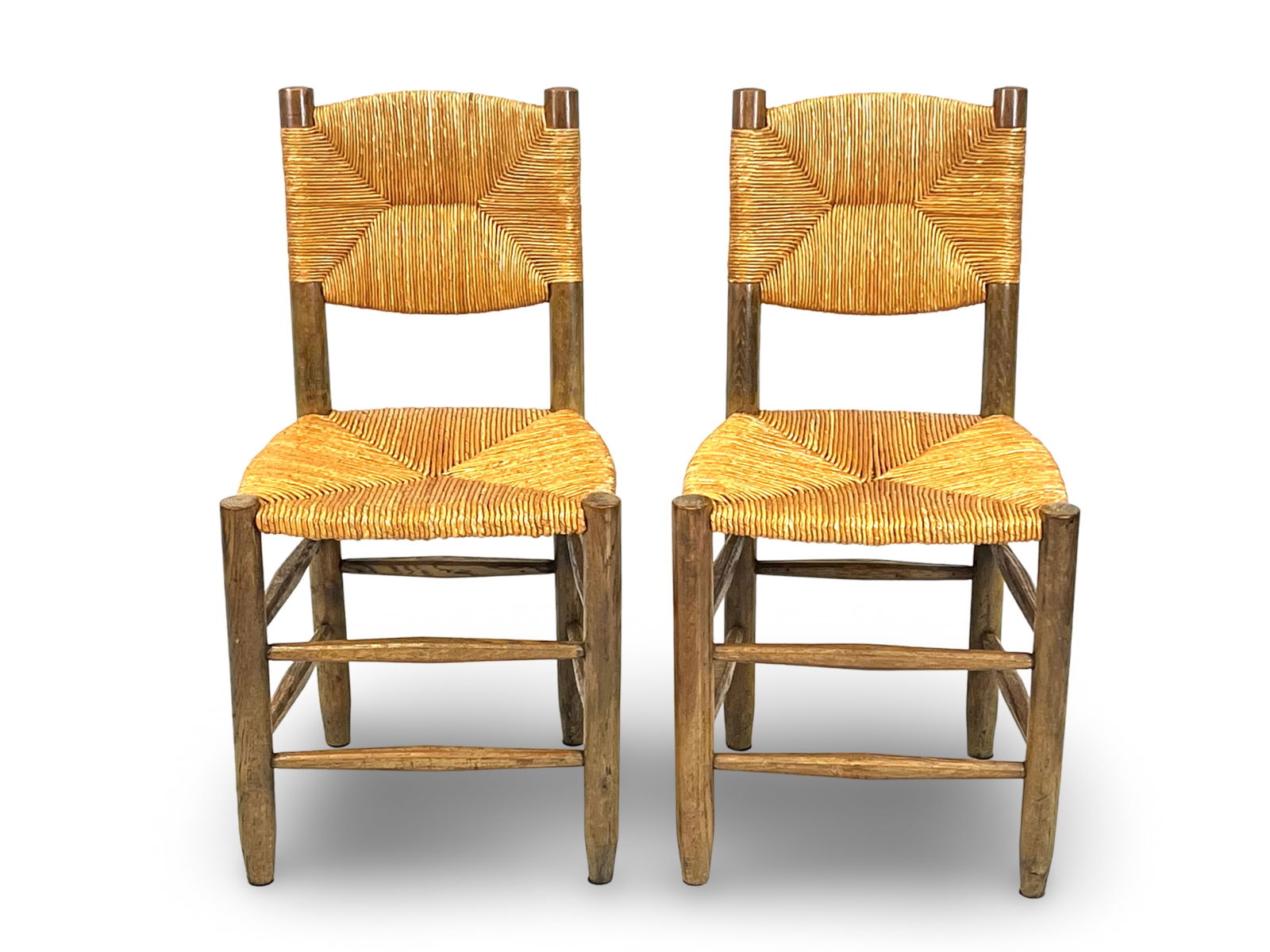 Charlotte PERRIAND (1903 - 1999) Deux chaises dite "Bauche n° 19" en frene et paille. 82 x 44 x 44: Charlotte PERRIAND (1903 - 1999)Deux chaises dite "Bauche n° 19" en frene et paille.82 x 44 x 44 cmBibliographie :- Charlotte Perriand, L’OEuvre complete, Vol.3 : 1956-1968, J. Barsac, Ed. Norma, 2