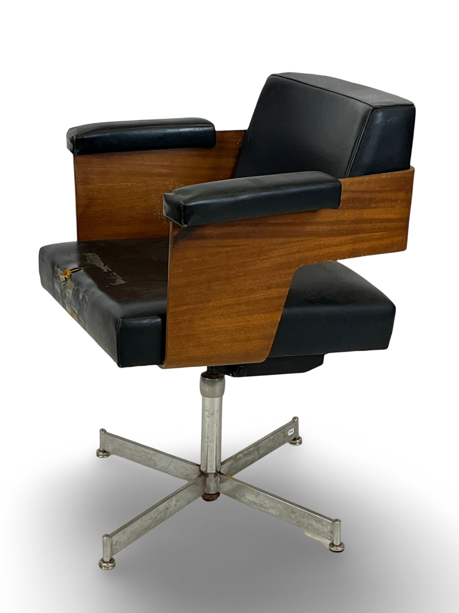 Antoine PHILIPPON (1930-1995) et Jacqueline LECOQ (nee en 1932) Fauteuil de bureau modele "3001" en (1 of 1)