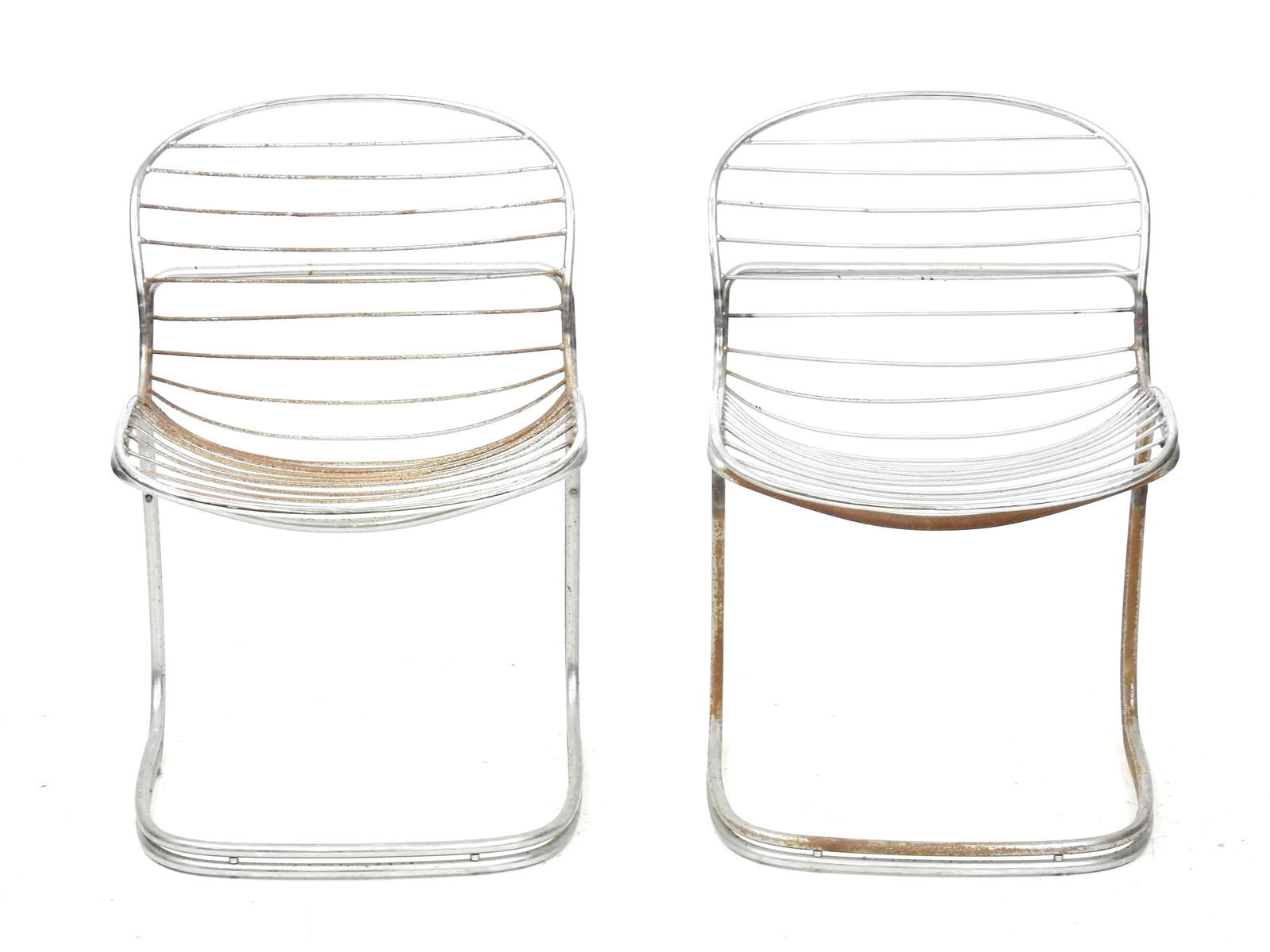 Gastone RINALDI (1920-2006) d'apres. Deux chaises modele Sabrina en metal chrome. H 76 - L 50 cm: Gastone RINALDI (1920-2006) d'apres. Deux chaises modele Sabrina en metal chrome. H 76 - L 50 cm (rouille, oxydations)