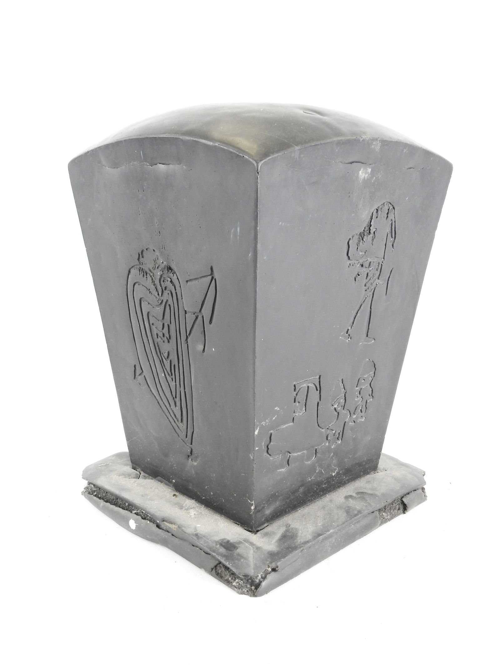 Philippe STARCK (ne en 1949). Tabouret modele "Ara" en polyurethane noir a motifs en creux de: Philippe STARCK (ne en 1949). Tabouret modele "Ara" en polyurethane noir a motifs en creux de dessins realise par Ara, fille de Philippe Starck. Signe, le modele cree en 1985. Haut. : 40 cm - Assise: