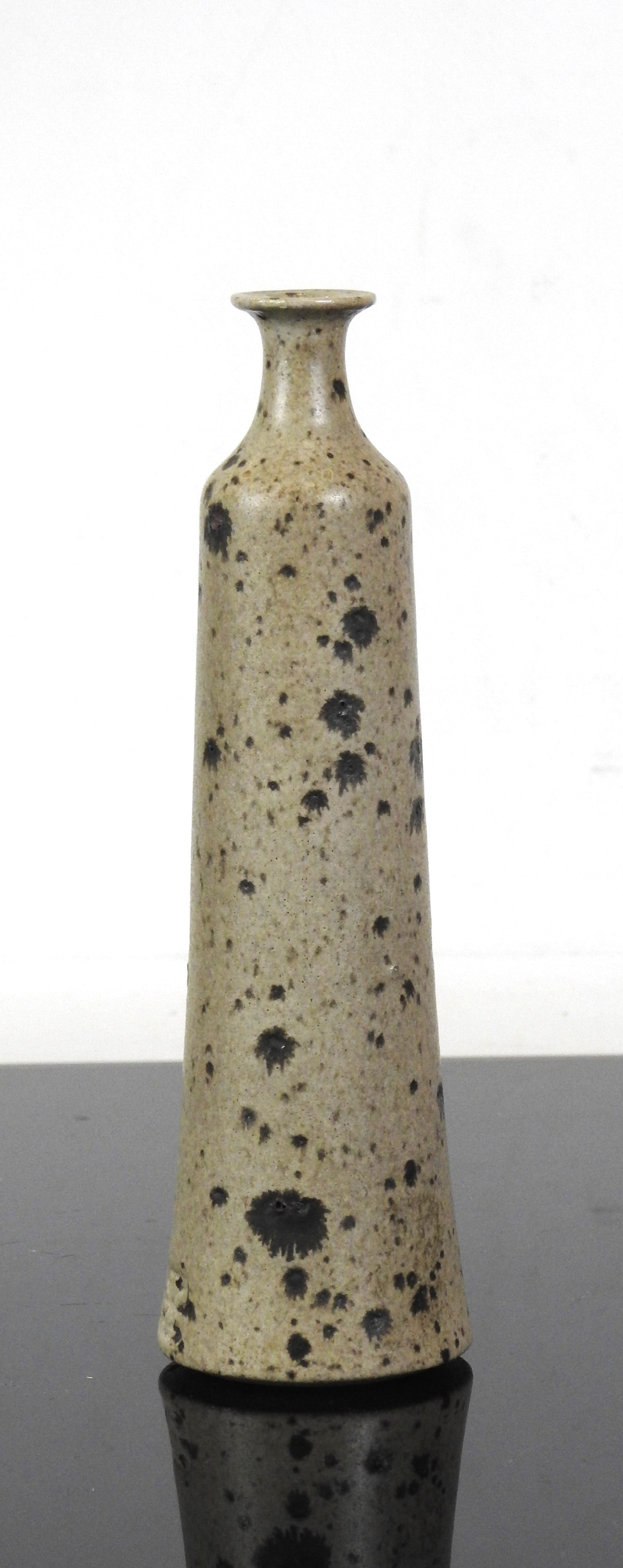 Robert DEBLANDER (1924-2010) Bouteille en gres pyr: Robert DEBLANDER (1924-2010)Bouteille en gres pyrite. Signe a l etoile sur le corps, en toutes lettres au revers. H: 18 cm