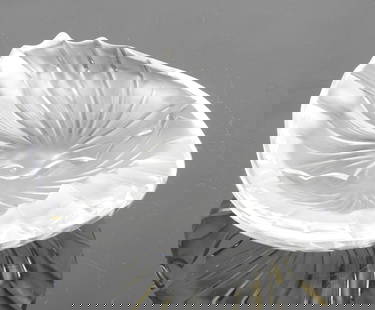 LALIQUE FRANCE Coupe ou vide poche en cristal mode: LALIQUE FRANCECoupe ou vide poche en cristal modele Nancy .Signe.22 x 18 cm