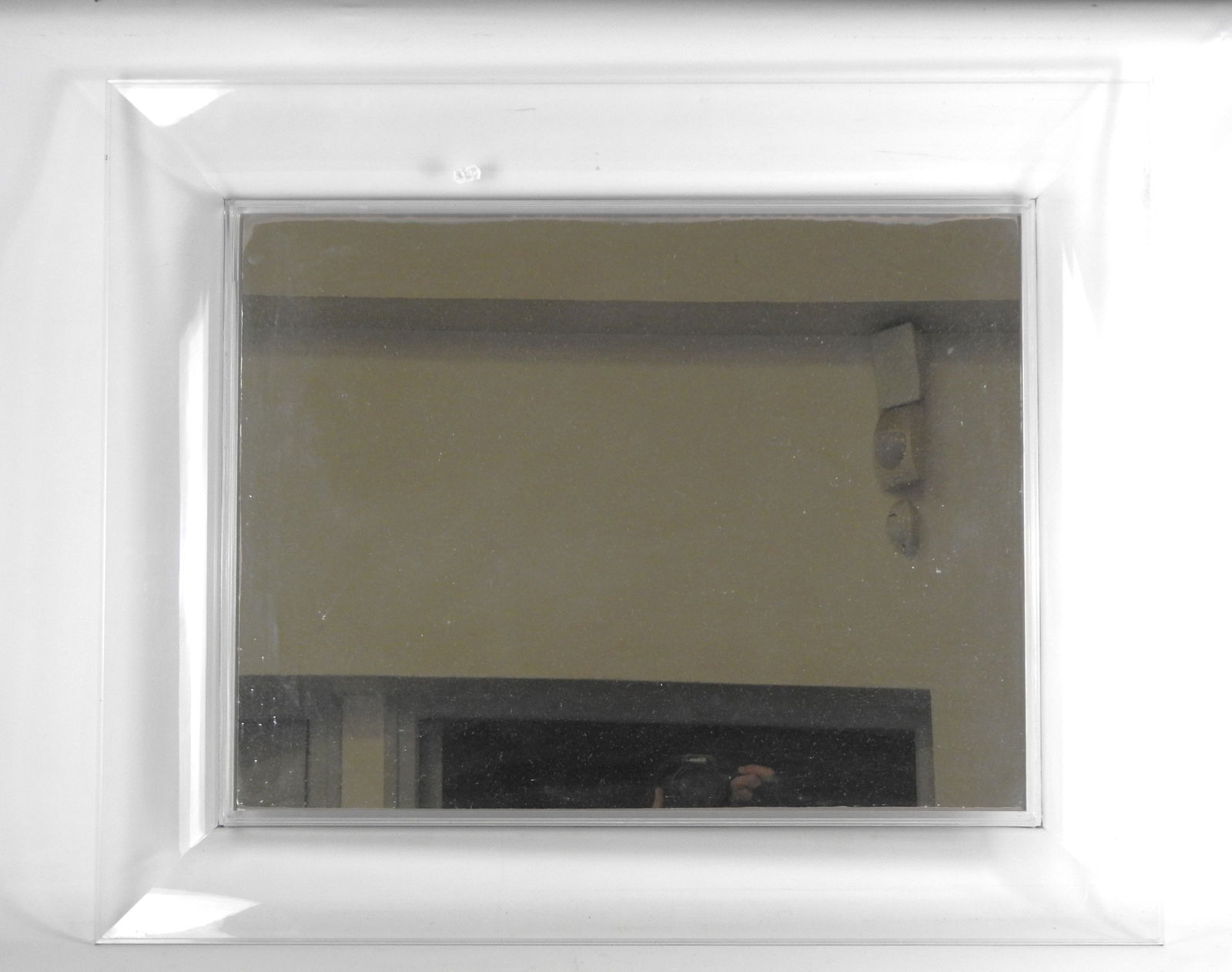 Philippe STARCK (ne en 1949) pour KARTELL : Miroir: Philippe STARCK (ne en 1949) pour KARTELL : Miroir rectangulaire en plexiglas François Ghost . Marque a l arriere. 64.5 x 79 cm.