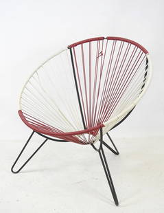 ARP - atelier de recherche plastique (dans le gou: ARP - atelier de recherche plastique (dans le gout) : Fauteuil scoubidou a armature en metal.H: 78 - Diam 80 cm (petit manque dans le scoubidou)