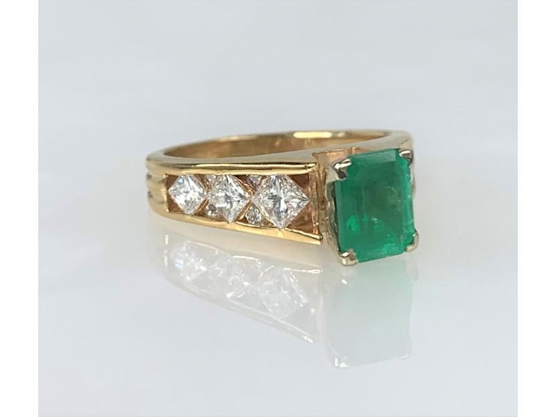 14K Yellow Gold Emerald Cut Emerald Diamond Ring: 14K Yellow Gold Emerald Cut Emerald Diamond Ring Product Code: 14KYELLOWG-61F709D536944 Condition: Never Worn Metal: Yellow Gold Stone: Emerald, Diamond
