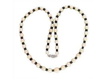 Vintage 1950 25 Inch 49 Japanese Akoya Pearl And Black Onyx 10 To 7mm Necklace: Vintage 1950 25 Inch 49 Japanese Akoya Pearl And Black Onyx 10 To 7mm Necklace Product Code: 364-6-1007-01C9A Condition: Pre-Owned Stone: Yellow GoldType of Metal: