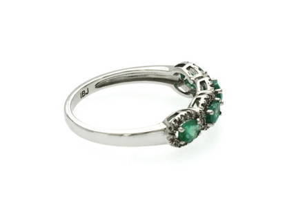 0.40 CT Colombian Emerald & 0.24 CT Diamonds 14K White Gold Wedding Band Ring: 0.40 CT Colombian Emerald & 0.24 CT Diamonds 14K White Gold Wedding Band Ring Product Code: 194735133375-E Condition: Never Worn Metal: White Gold Model: 194735133375-E Item Specifics:Main Stone: Emer