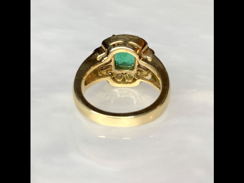 14K Yellow Gold Emerald Cut Emerald Diamond Ring: 14K Yellow Gold Emerald Cut Emerald Diamond Ring Product Code: 14KYELLOWG-61F9A94AE9D31 Condition: Never Worn Metal: Yellow Gold Stone: Emerald A delightful candy colored vintage natural Colombian eme