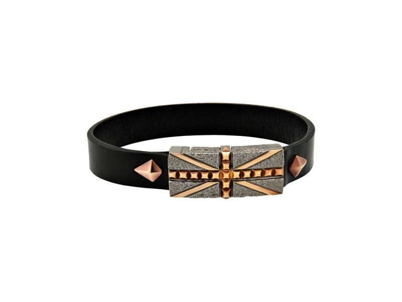 Stephen Webster 925 Sterling Silver Union Jack Leather With Magnetic Clasp Bracelet: Stephen Webster 925 Sterling Silver Union Jack Leather With Magnetic Clasp Bracelet Product Code: 262937218700-E Condition: Never Worn Metal: Sterling Silver Size and Fit: Length: 8", Width: .63" Step