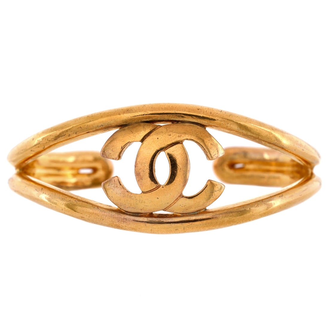 Chanel Vintage CC Cuff Bracelet Metal: Chanel Vintage CC Cuff Bracelet Metal Exterior Color: Gold Material: Metal Accessories: No accessories RBJ no: BT.CH.VAFT.MTAL Item No: 215484/60 Brand Code: 97 P SIZE AND FIT: