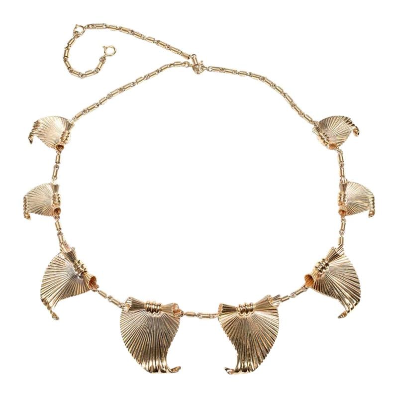 McTeigue 8 Bow Rose Gold Chain Pendant Necklace: McTeigue 8 Bow Rose Gold Chain Pendant Necklace Metal: Gold, 14k Gold, Rose Gold Weight: 54.2 g Dimensions: Length: 18 in (457.2 mm) Period: Early 20th Century Date of Manufacture: 1940s Condition