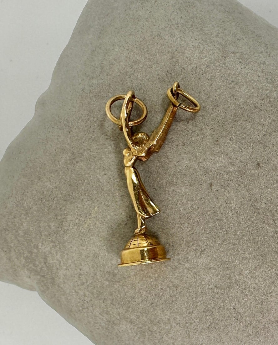 Rare Emmy Award Pendant Norman Lloyd Estate Hollywood Legend 14 Karat Gold: Rare Emmy Award Pendant Norman Lloyd Estate Hollywood Legend 14 Karat Gold Metal: Gold, 14k Gold, Yellow Gold Weight: 6.2 g Dimensions: Height: 1.4 in (35.56 mm) Width: 0.6 in (15.24 mm) Style: Modern