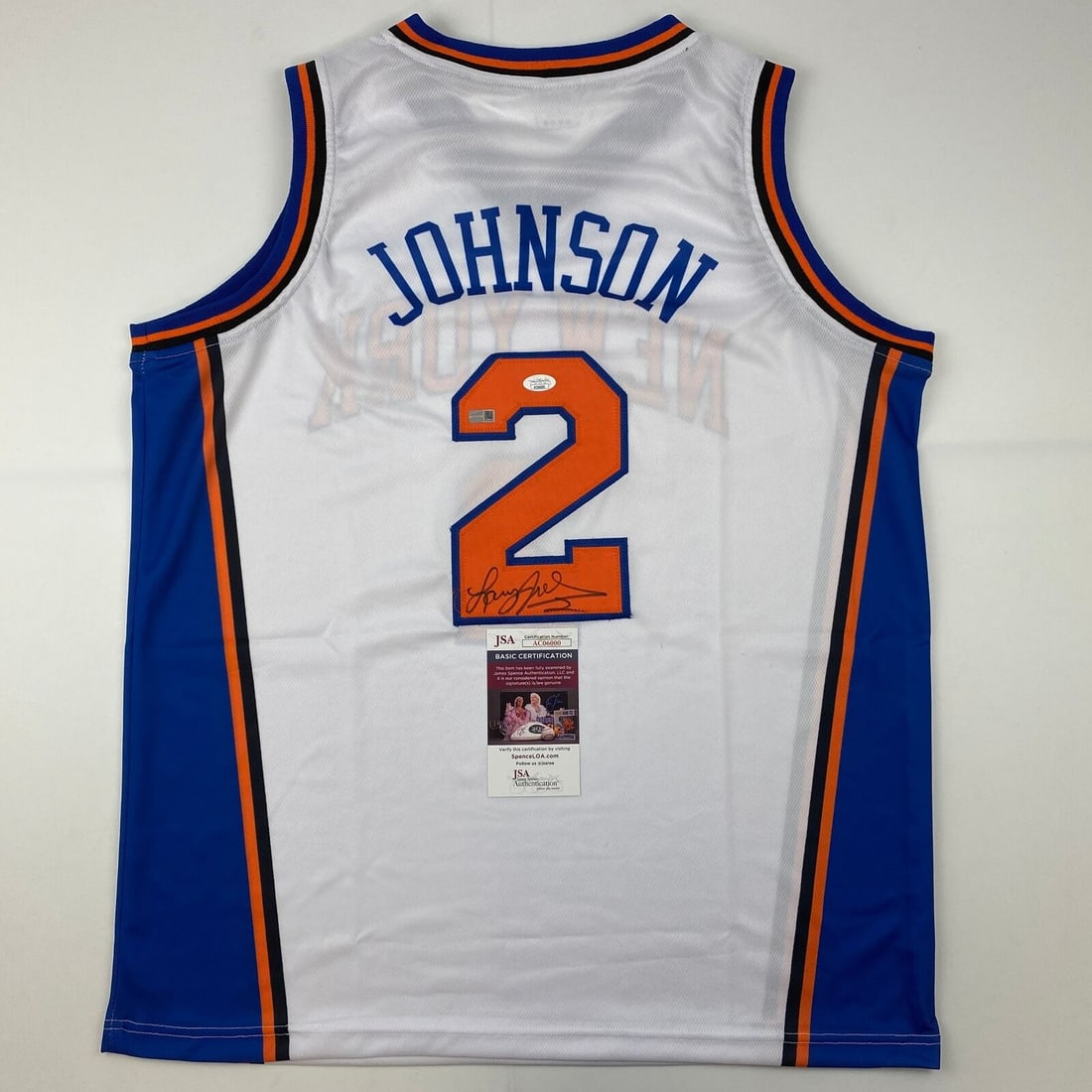 Autographed/Signed Larry Johnson New York White: Autographed/Signed Larry Johnson New York White Autographed/Signed Larry Johnson New York White Basketball Jersey JSA COA Auto SKU no: 7242796925016