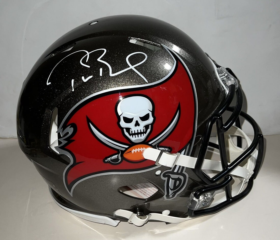 Tom Brady Signed Buccaneers Speed: Tom Brady Signed Buccaneers Speed Authentic FS Helmet Mint Autograph Fanatics Tom Brady Signed Buccaneers Speed Authentic FS Helmet Mint Autograph Fanatics SKU no: 7260789473368