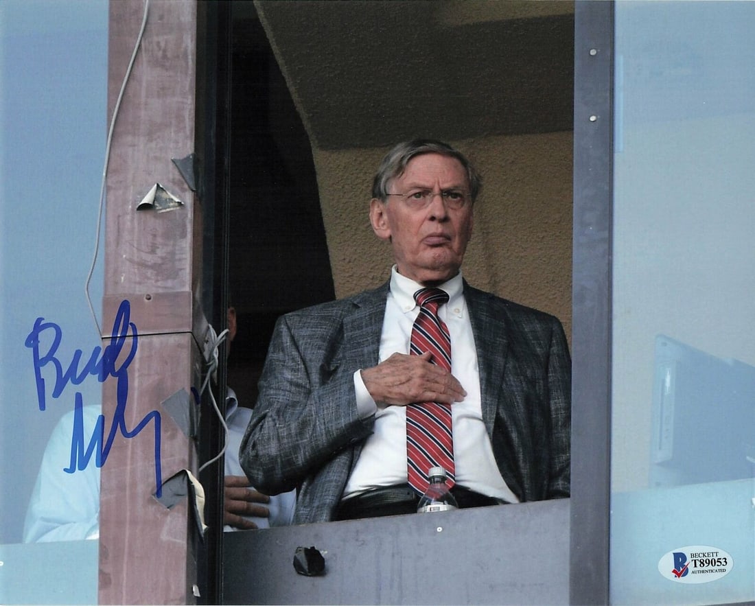 Allan Bud Selig signed 8x10: Allan Bud Selig signed 8x10 Photo BAS Beckett Commissioner Autographed Allan Bud Selig signed 8x10 Photo BAS Beckett Commissioner Autographed