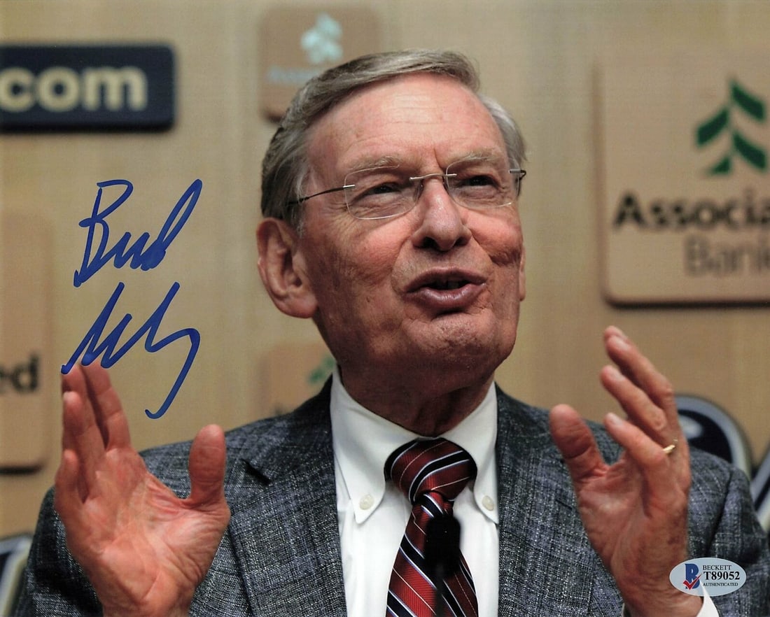 Allan Bud Selig signed 8x10: Allan Bud Selig signed 8x10 Photo BAS Beckett Commissioner Autographed Allan Bud Selig signed 8x10 Photo BAS Beckett Commissioner Autographed