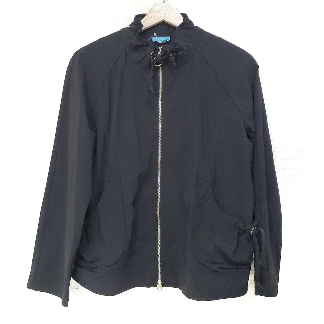 Auth ESCADA SPORT - Black Womens: Auth ESCADA SPORT - Black Womens Tracksuit Condition: Pre-owned Brand: ESCADA SPORT Style: Tracksuit Color: Black Material: Please see the photo of the quality tag ConditionRank: 7 Depart