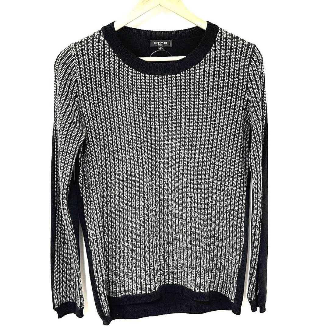 Auth ETRO - Black White Womens: Auth ETRO - Black White Womens Sweater Condition: Pre-owned Brand: ETRO Style: Sweater Color: Black, White Material: Please see the photo of the quality tag Accessories: None ConditionRan