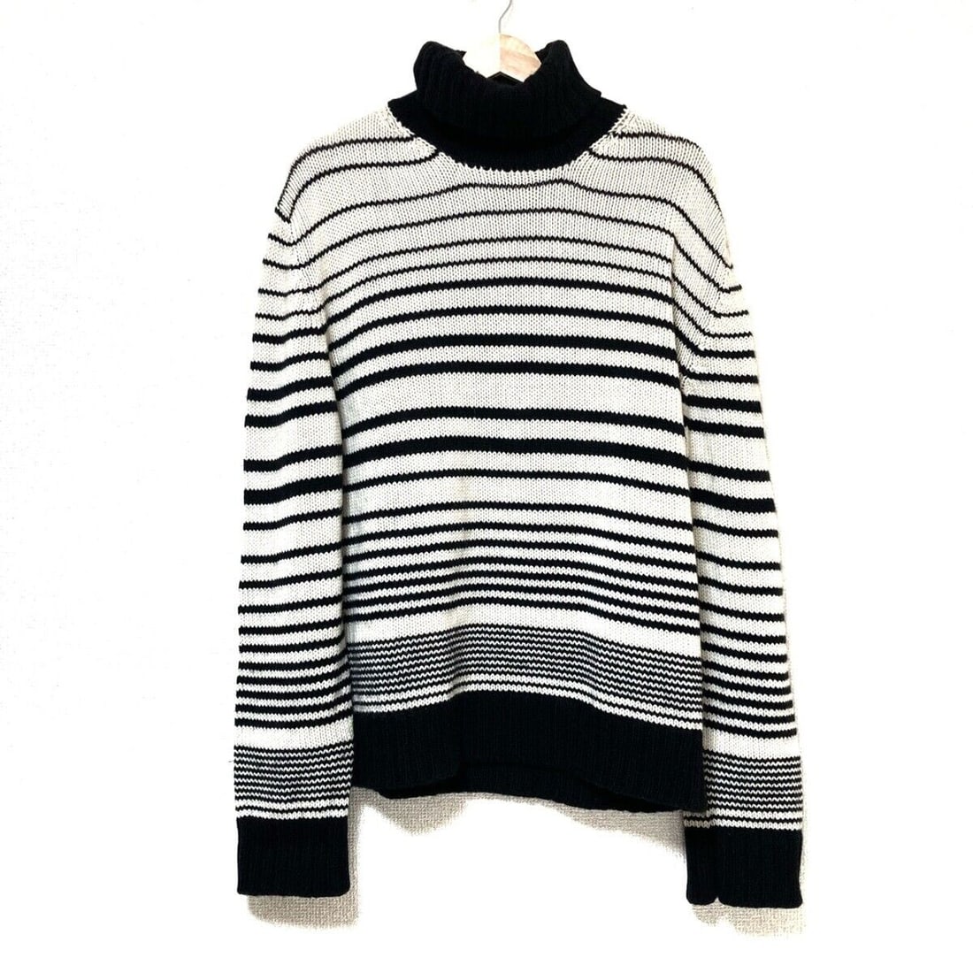 Auth ETRO - Cream Black Mens: Auth ETRO - Cream Black Mens Sweater Condition: Pre-owned Brand: ETRO Style: Sweater Color: Cream, Black Material: Please see the photo of the quality tag Accessories: None ConditionRank: