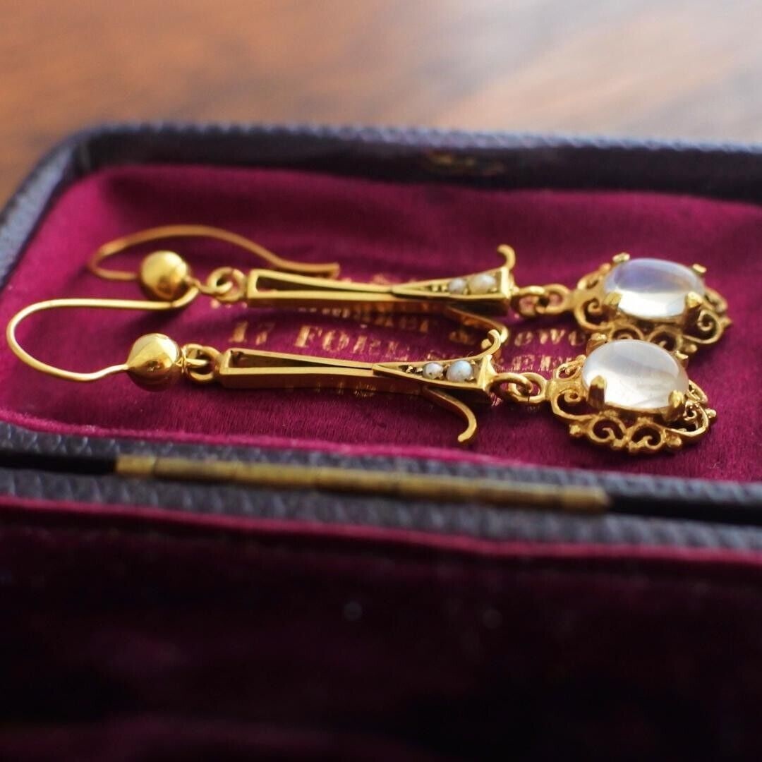 British Antique British Hook Earrings Moonstone: British Antique British Hook Earrings Moonstone & Seed Pearl K9 Very Rare Condition: Pre-owned Seller Notes: ?Size: approx. 40 mm (length), 8 mm (width), 30 mm (length of hook) It is in beautiful cond