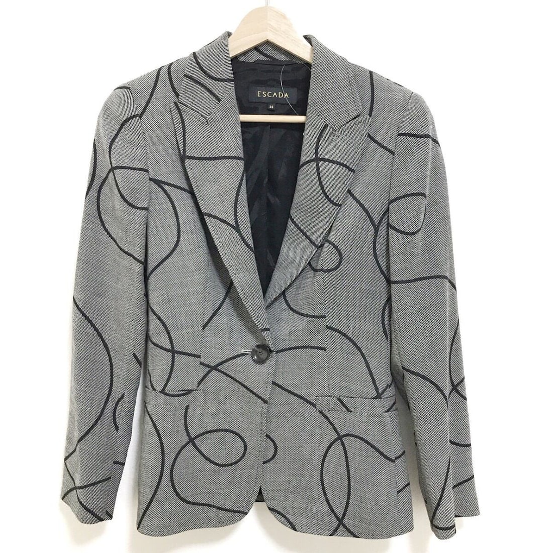 Auth ESCADA - Black Cream Womens: Auth ESCADA - Black Cream Womens Jacket Condition: Pre-owned Brand: ESCADA Style: Jacket Color: Black, Cream Outer Shell Material: Please see the photo of the quality tag ConditionRank: 6