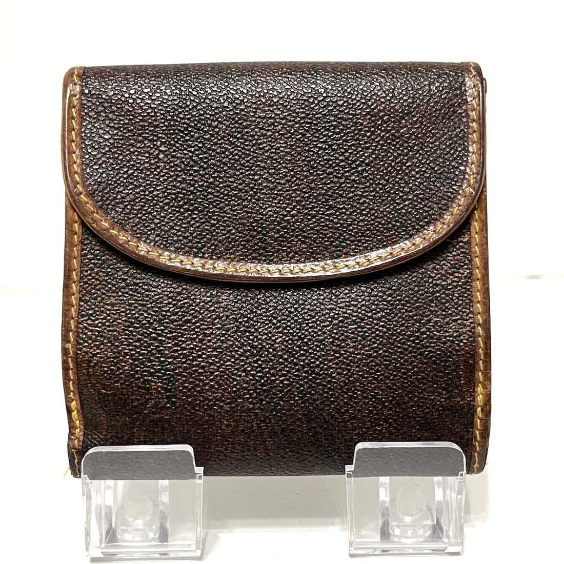 Auth ETRO - Bordeaux Dark Green: Auth ETRO - Bordeaux Dark Green Brown PVC Leather Double-hook Wallet Condition: Pre-owned Brand: ETRO Style: Double-hook Wallet Color: Bordeaux, Dark Green, Brown Material: PVC, Leather ConditionR